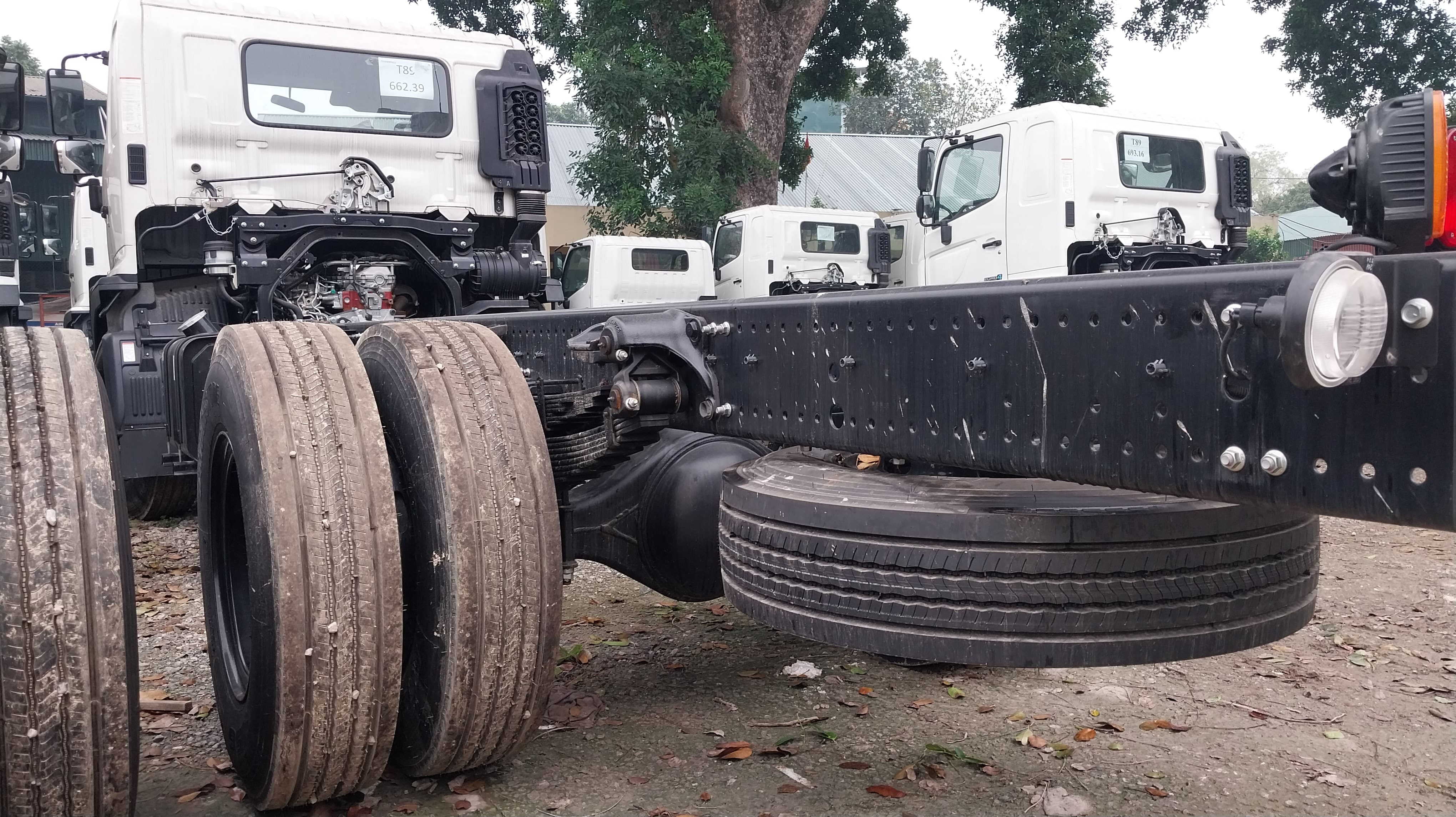khung-gam-hino-fg-tec-cho-xang-dau