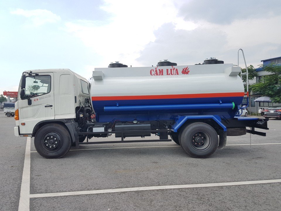 xe tải Hino FG téc chở xăng dầu