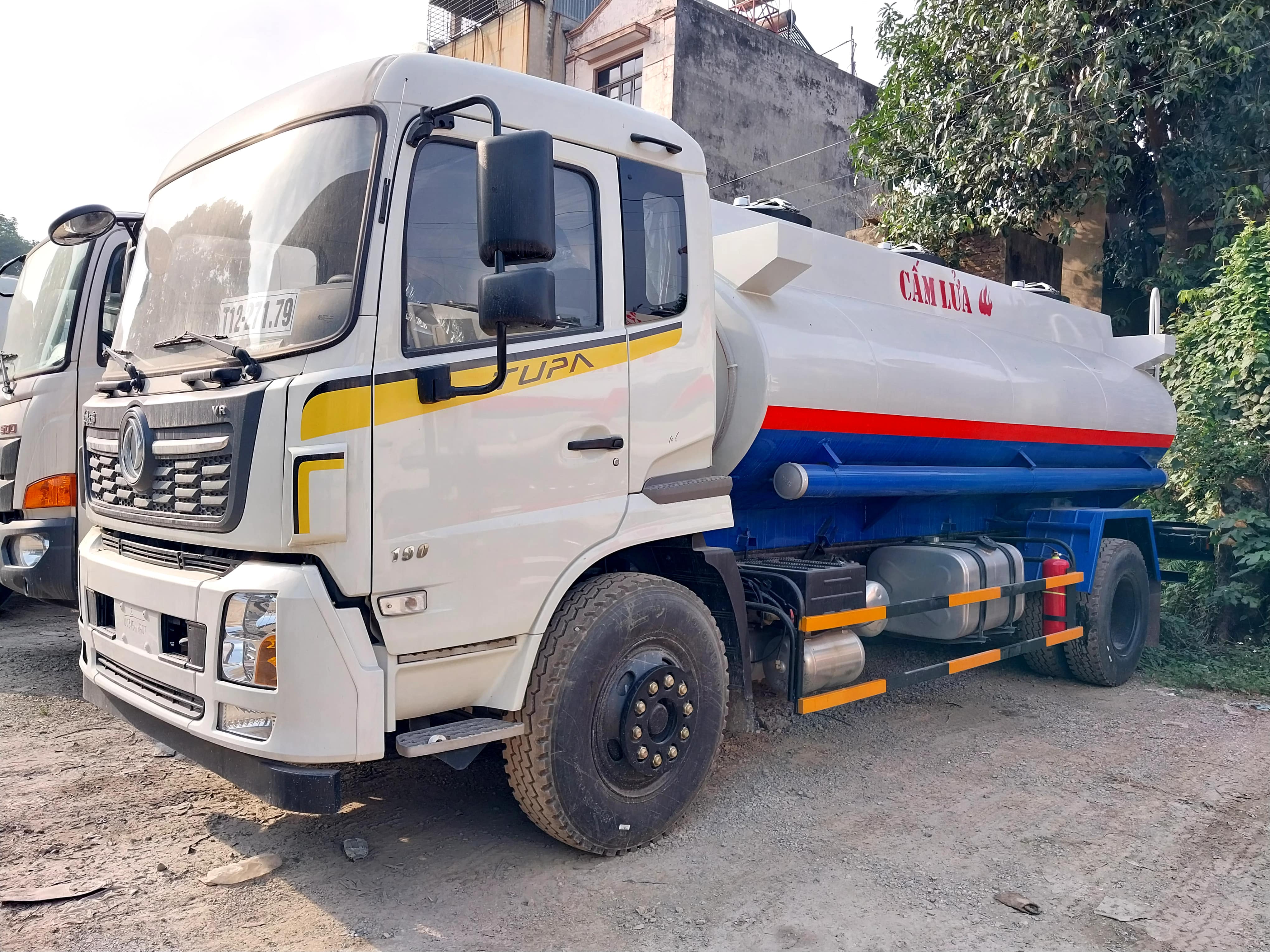 Xe tải Dongfeng téc chở xăng dầu
