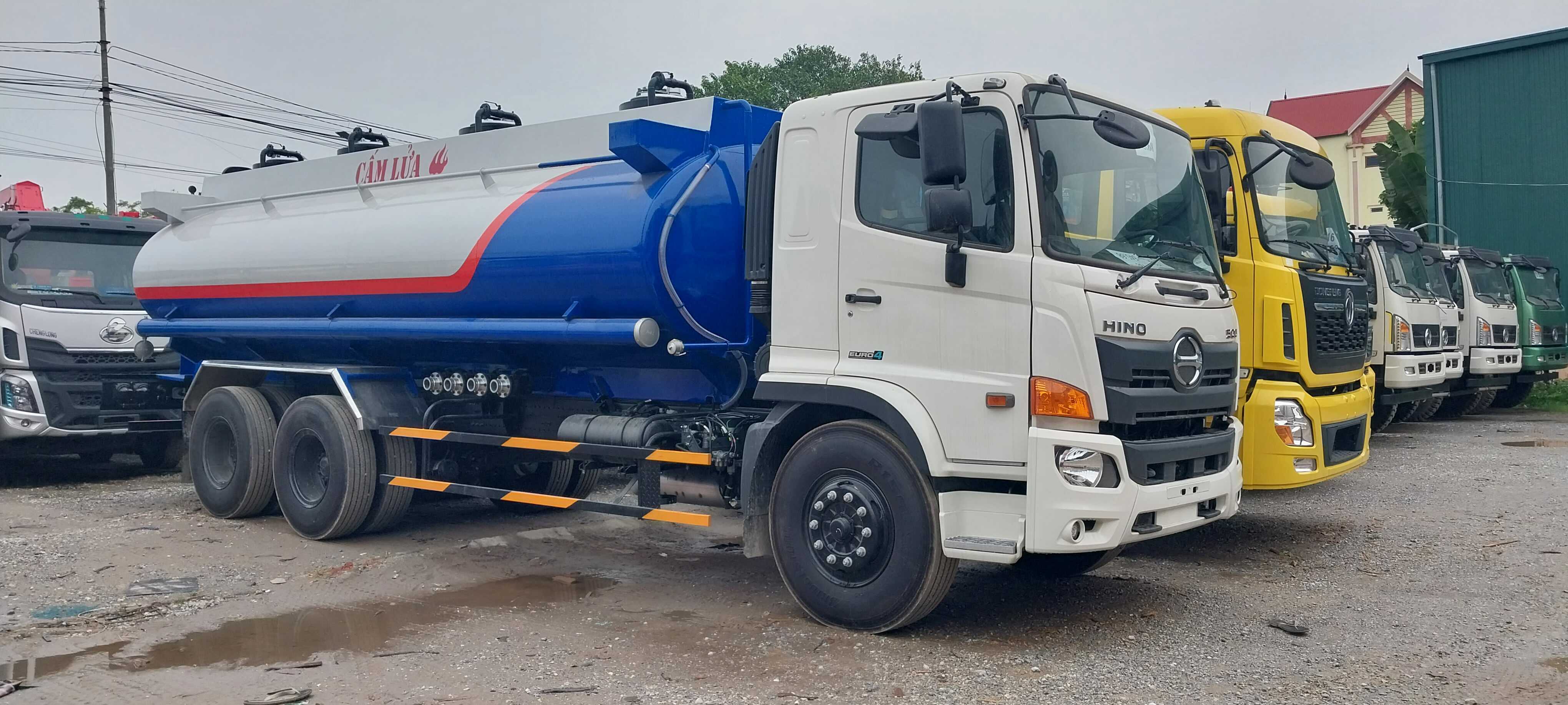 Xe hino FG téc chở xăng dầu