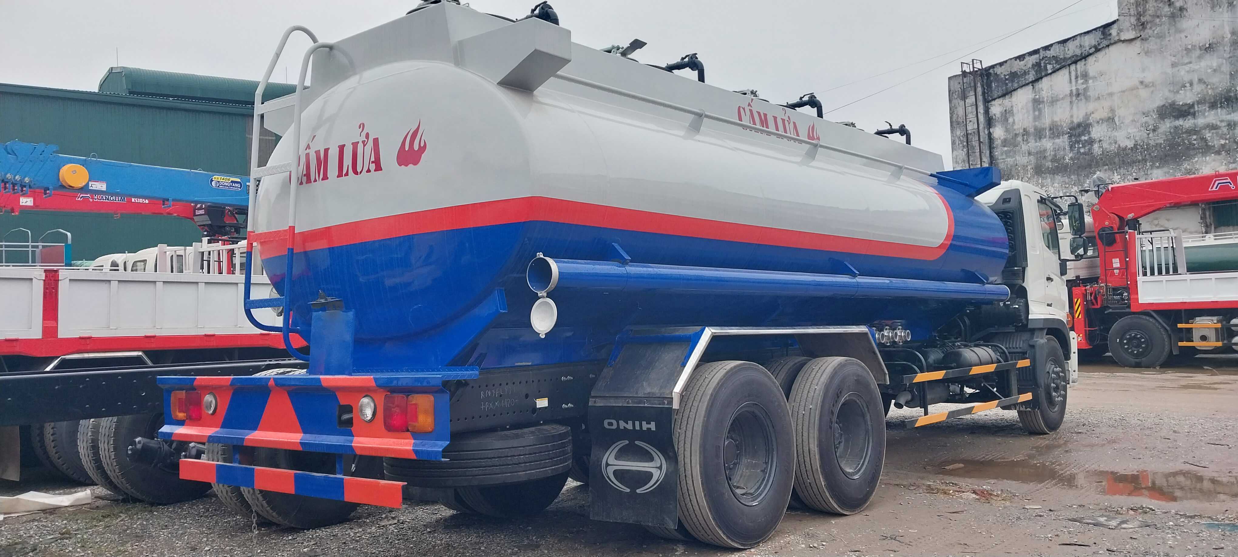 Xe téc chở xăng dầu