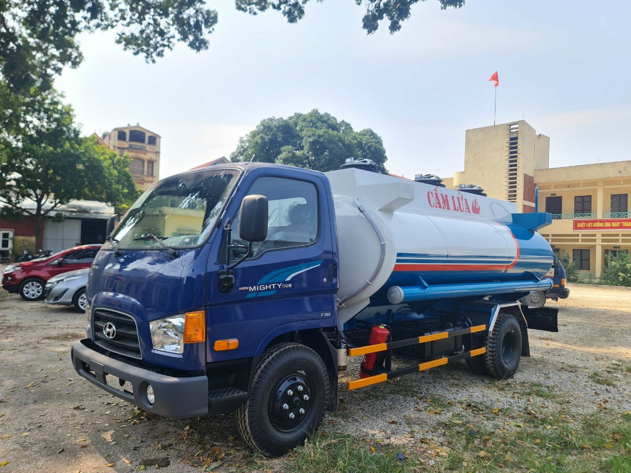 Xe tải Hyundai 110xl téc chở xăng dầu