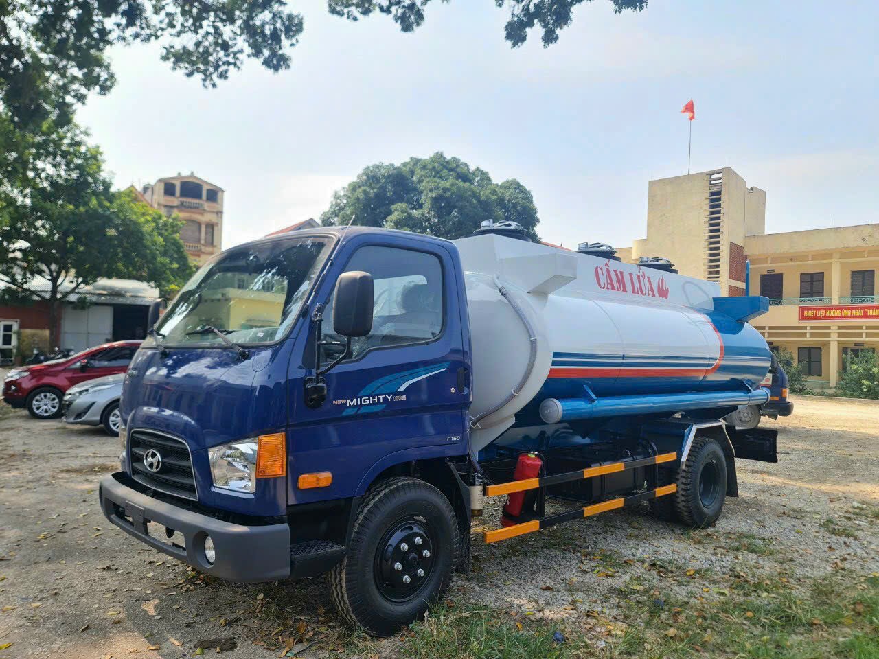 Xe tải Hyundai 110xl téc chở xăng dầu