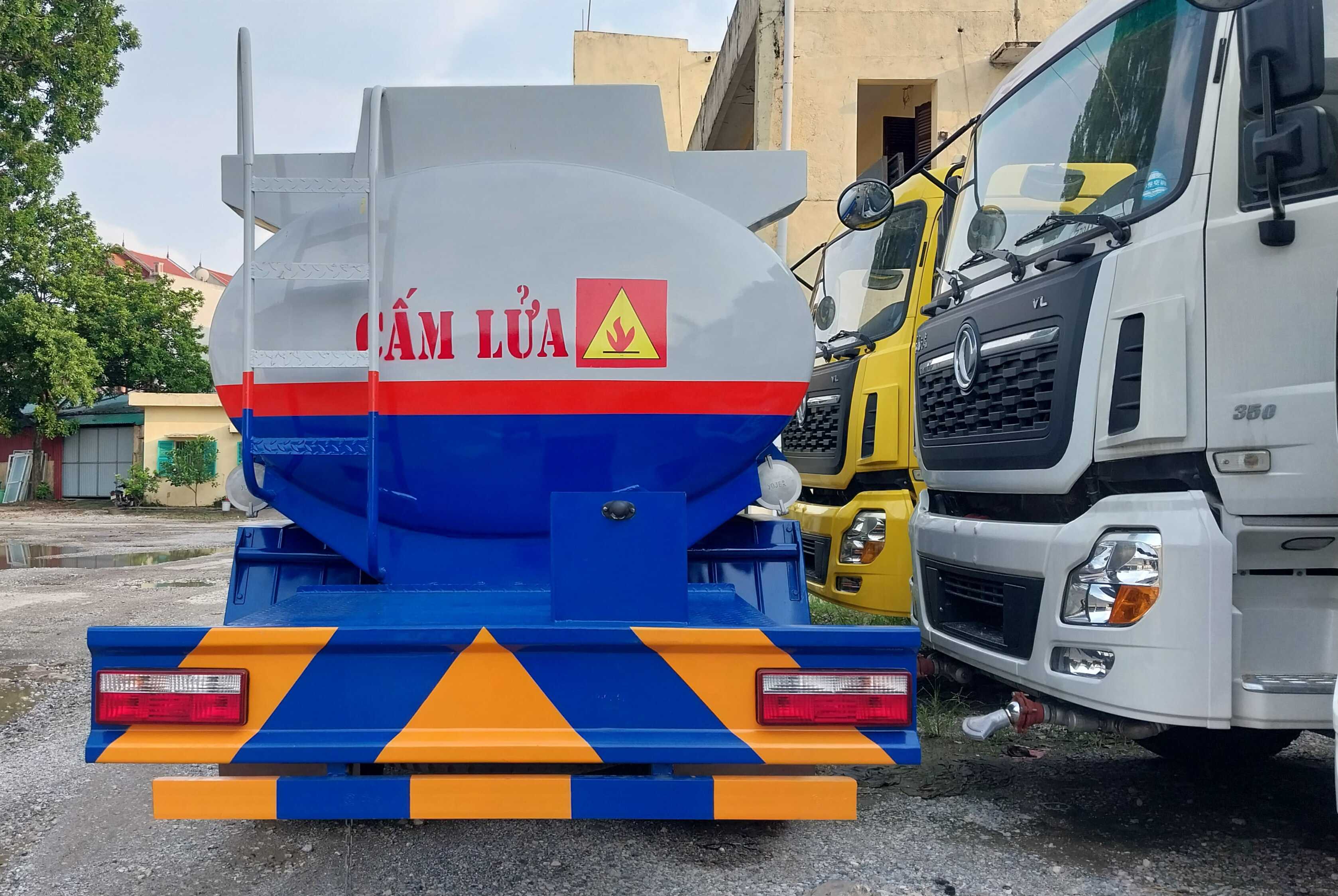 Téc chở xăng dầu