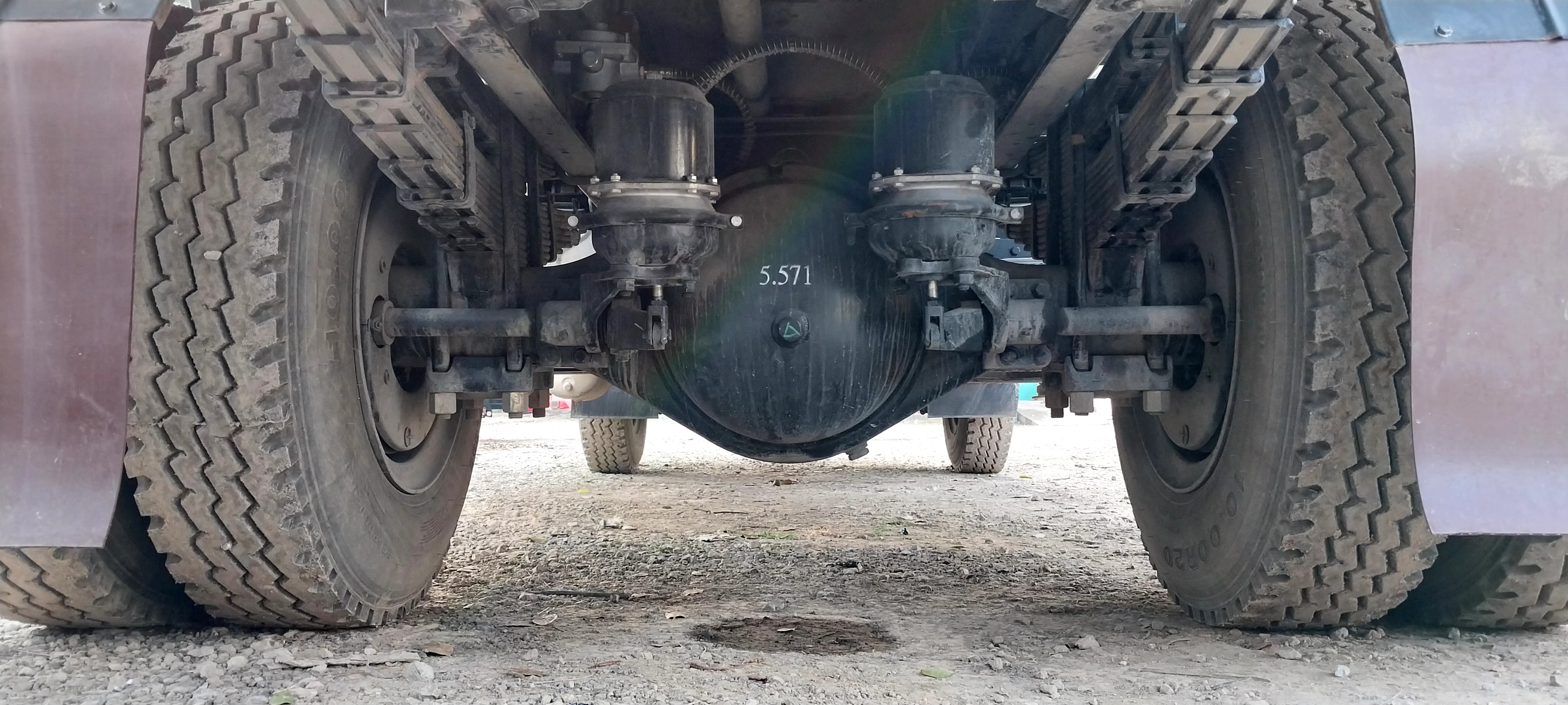 xe-tai-dongfeng-tec-cho-xang-dau