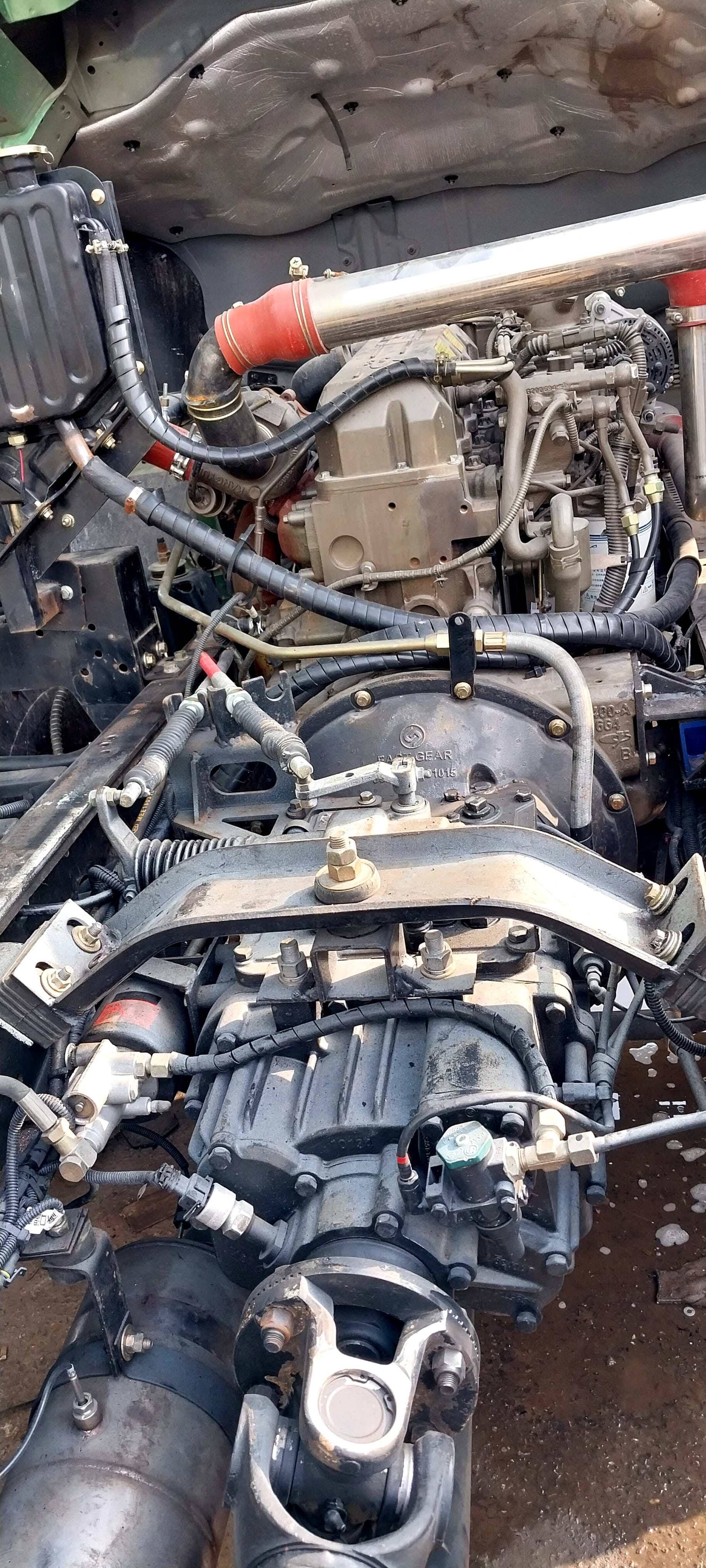 xe-tai-dongfeng-tec-nuoc-8-khoi-2-cau