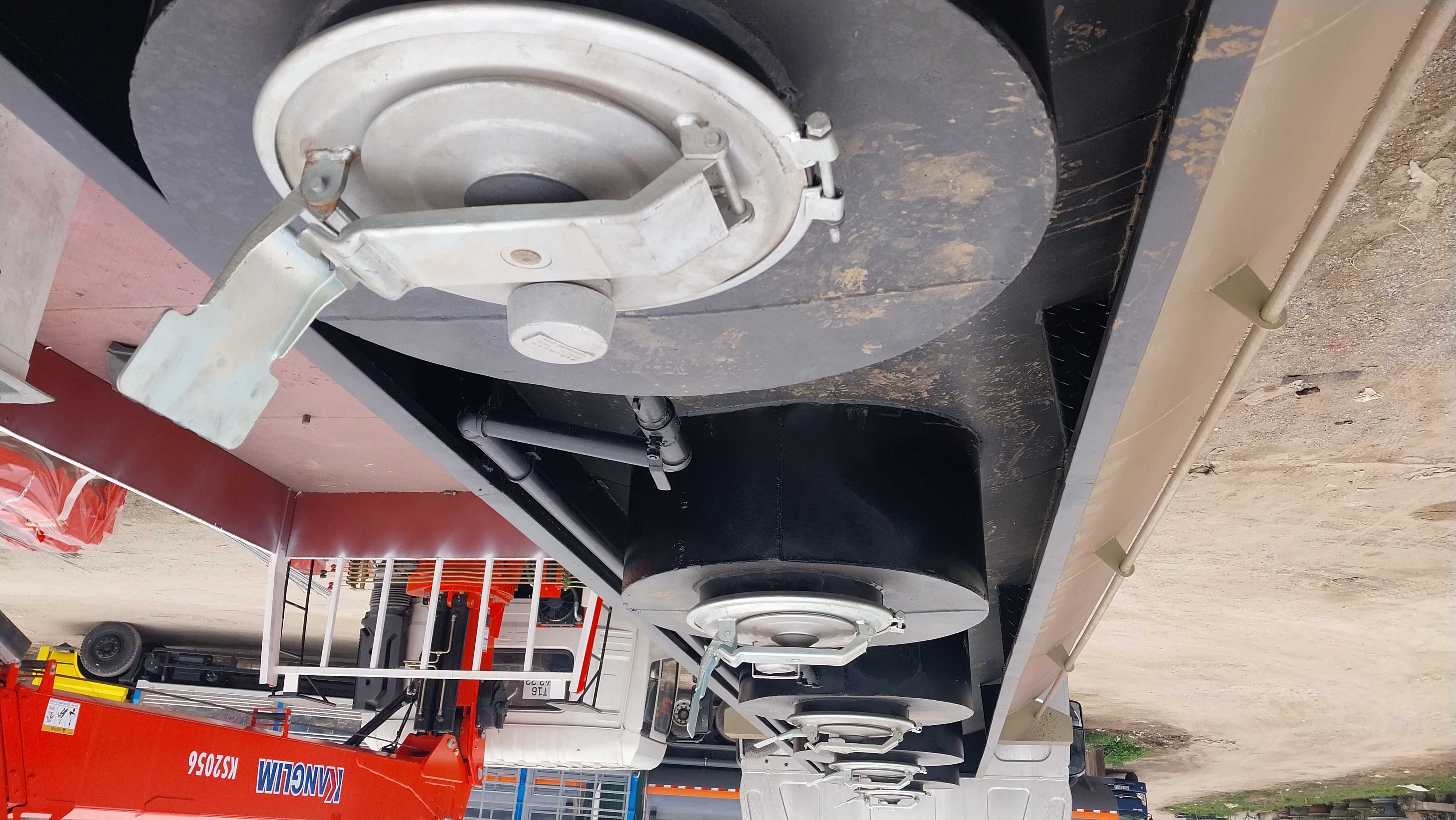 Lắp đậy téc chở xăng dầu