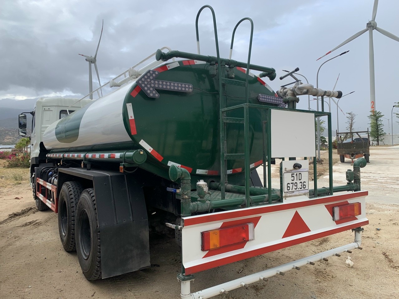 tec-cho-xang-dau-dongfeng-2-chan-9-khoi