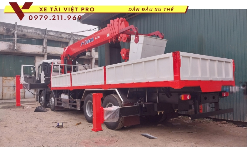 Xe tải UD trucks 4 chân gắn cẩu Kanglim 15 tấn
