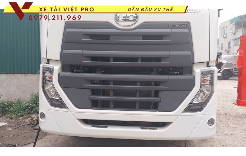 Xe tải UD trucks 4 chân gắn cẩu Kanglim 15 tấn