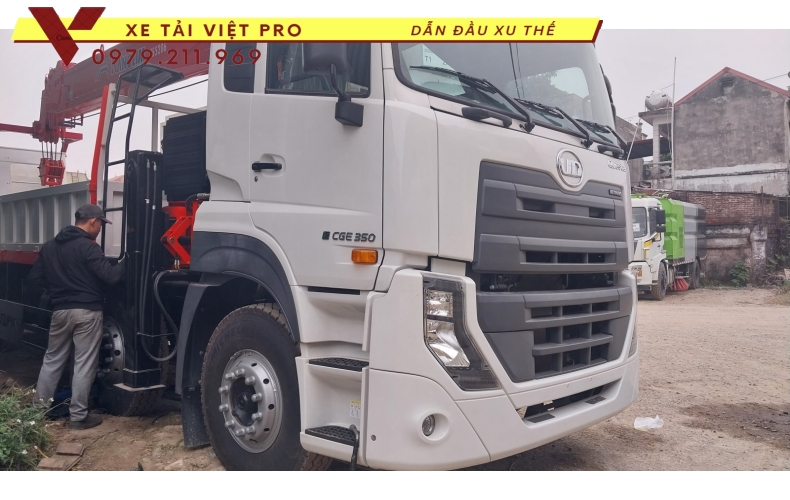 Xe tải UD trucks 4 chân gắn cẩu Kanglim 15 tấn