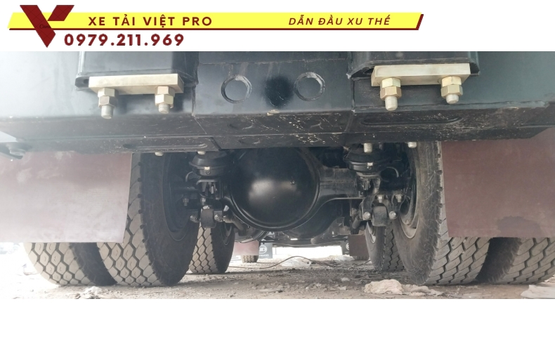 Xe tải UD trucks 4 chân gắn cẩu Kanglim 15 tấn