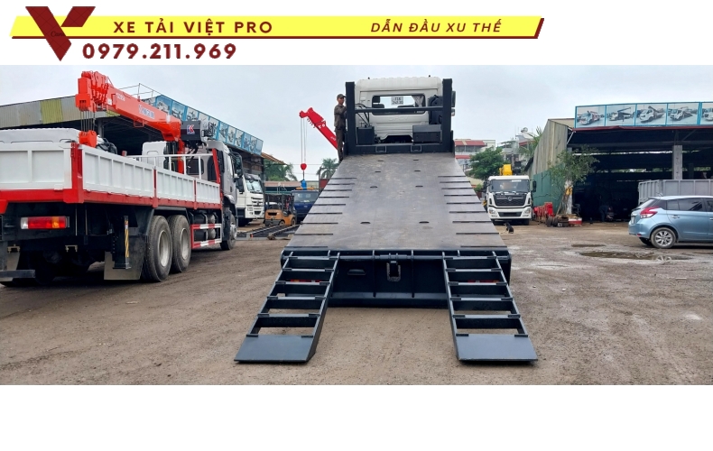 Giá xe Chenglong 2 chân nâng đầu chở máy công trình là bao nhiêu?