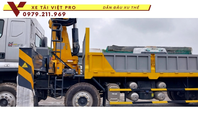 Xe tải Chenglong 4c gắn cẩu XCMG 14 tấn
