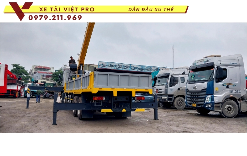 Xe tải Chenglong 4c gắn cẩu XCMG 14 tấn