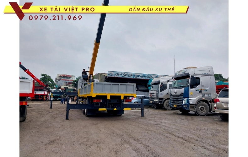 Xe tải Chenglong 4c gắn cẩu XCMG 14 tấn