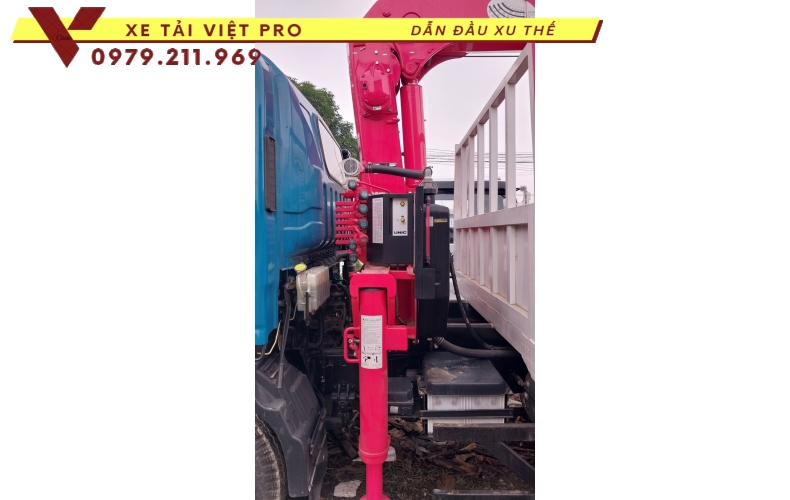 Xe tải Ollin S720 gắn cẩu Unic 3 tấn 5 đốt