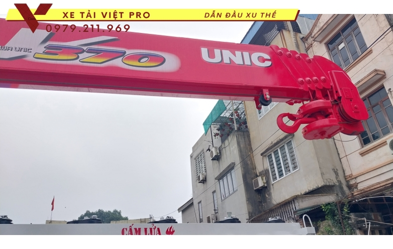 Xe tải Ollin S720 gắn cẩu Unic 3 tấn 5 đốt
