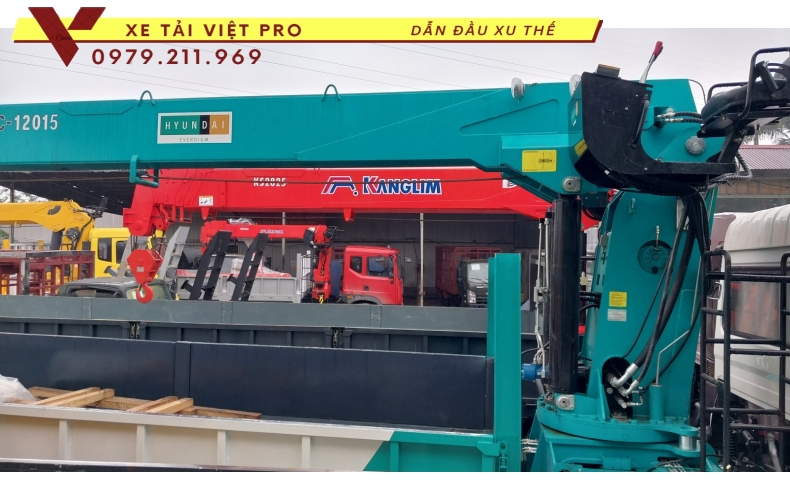 Xe tải Isuzu gắn cẩu Hyundai 12 tấn