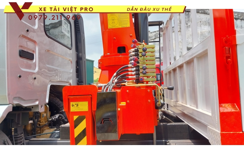 Chenglong M3 (2 chân) gắn cẩu Kanglim 7T
