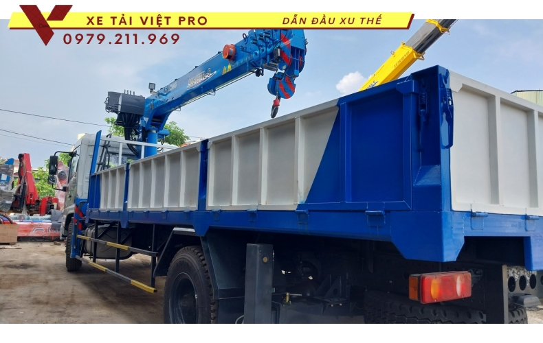 Xe tải Dongfeng 2c gắn cẩu XCMG 5 tấn