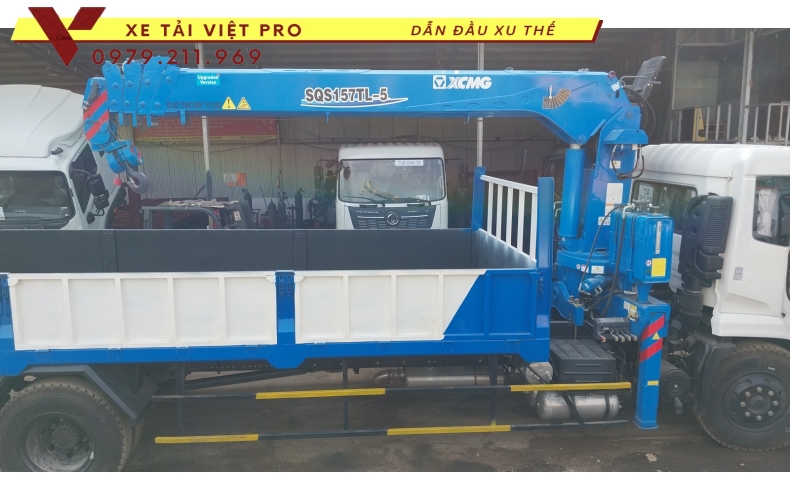 Xe tải Dongfeng 2c gắn cẩu XCMG 5 tấn