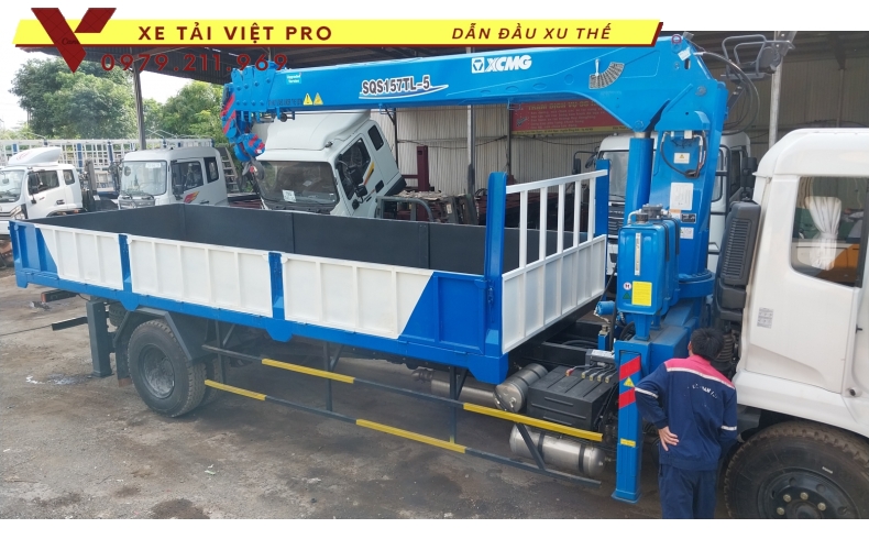 Xe tải Dongfeng 2c gắn cẩu XCMG 5 tấn