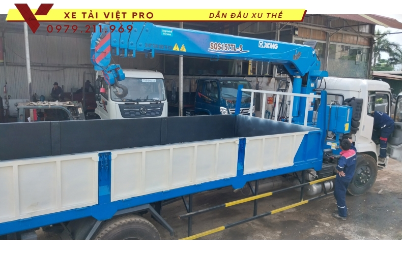 Xe tải Dongfeng 2c gắn cẩu XCMG 5 tấn