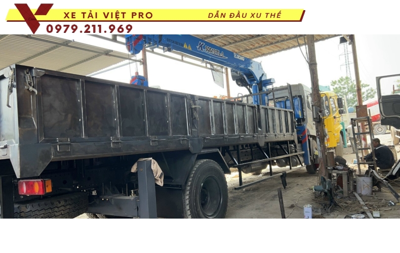 Xe tải Dongfeng 2c gắn cẩu XCMG 5 tấn