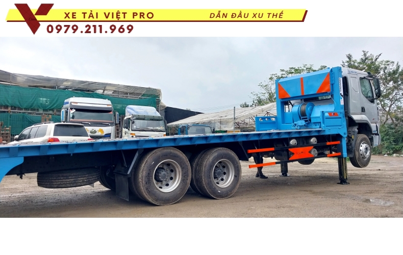 Đánh giá Xe tải Chenglong H5 (3 chân) nâng đầu chở máy công trình