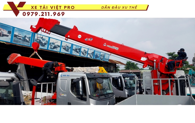 Xe tải Chenglong gắn cẩu Atom 15 tấn