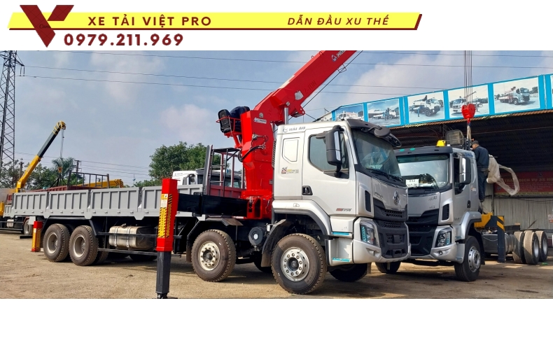 Xe tải Chenglong gắn cẩu Atom 15 tấn