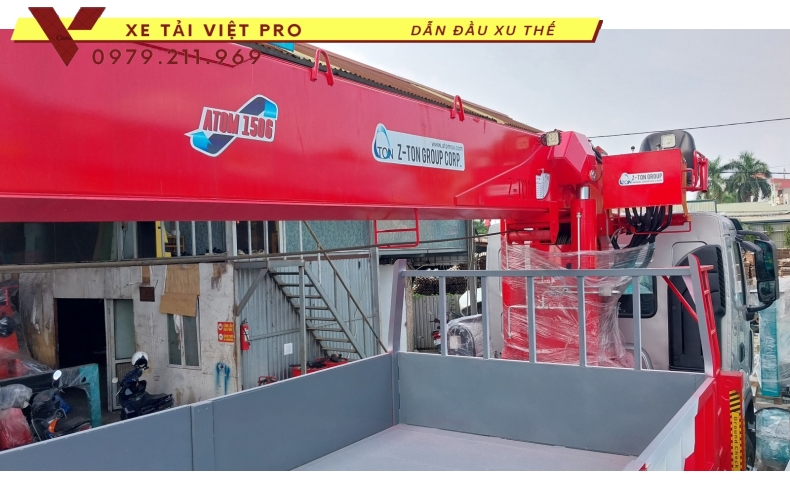 Xe tải Chenglong gắn cẩu Atom 15 tấn