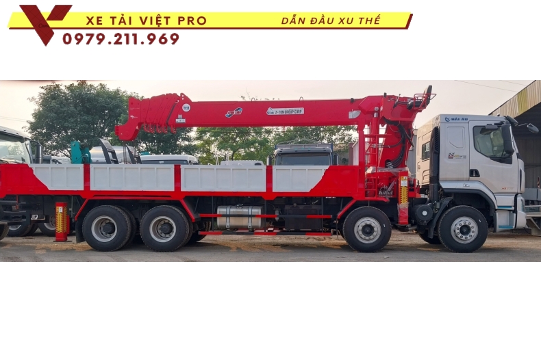 Xe tải Chenglong gắn cẩu Atom 15 tấn