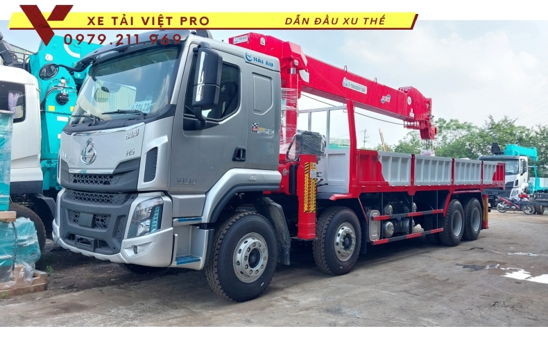 Xe tải Chenglong gắn cẩu Atom 15 tấn