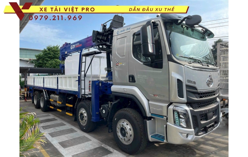 Xe tải Chenglong 4 chân gắn cẩu Dongyang 12 tấn