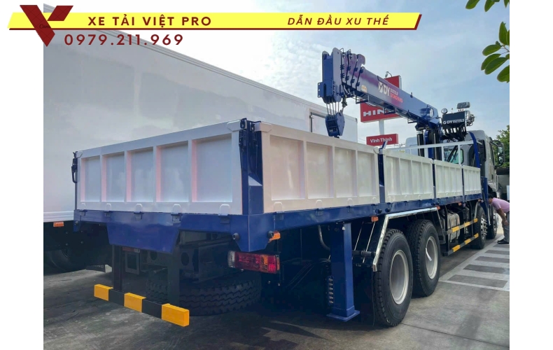 Xe tải Chenglong 4 chân gắn cẩu Dongyang 12 tấn