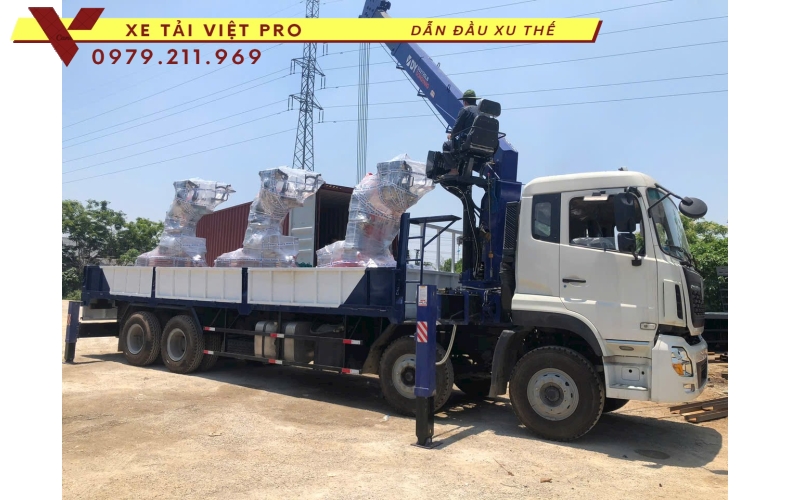 Xe tải Chenglong 4 chân gắn cẩu Dongyang 12 tấn