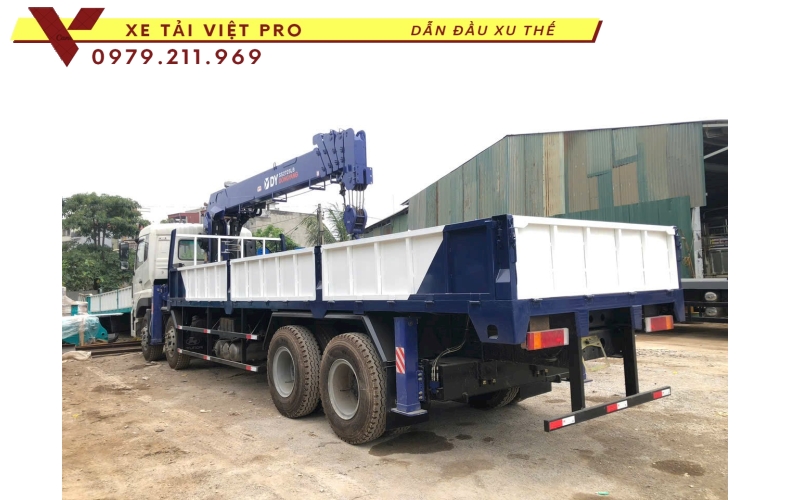 Xe tải Chenglong 4 chân gắn cẩu Dongyang 12 tấn