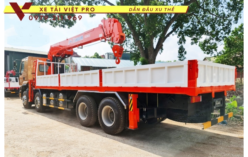 Xe tải Chenglong 4 chân gắn cẩu Kanglim 12 tấn 5 đốt