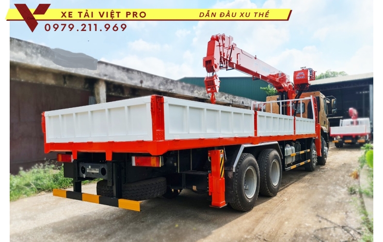 Xe tải Chenglong 4 chân gắn cẩu Kanglim 12 tấn 5 đốt