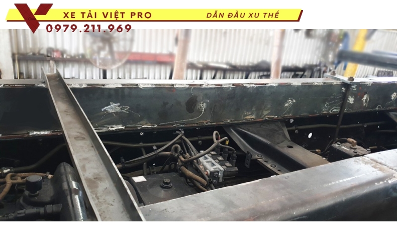 Xe tải Chenglong 4 chân gắn cẩu Kanglim 12 tấn 5 đốt
