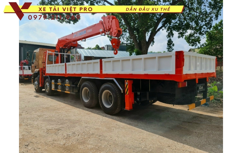 Xe tải Chenglong 4 chân gắn cẩu Kanglim 12 tấn 5 đốt