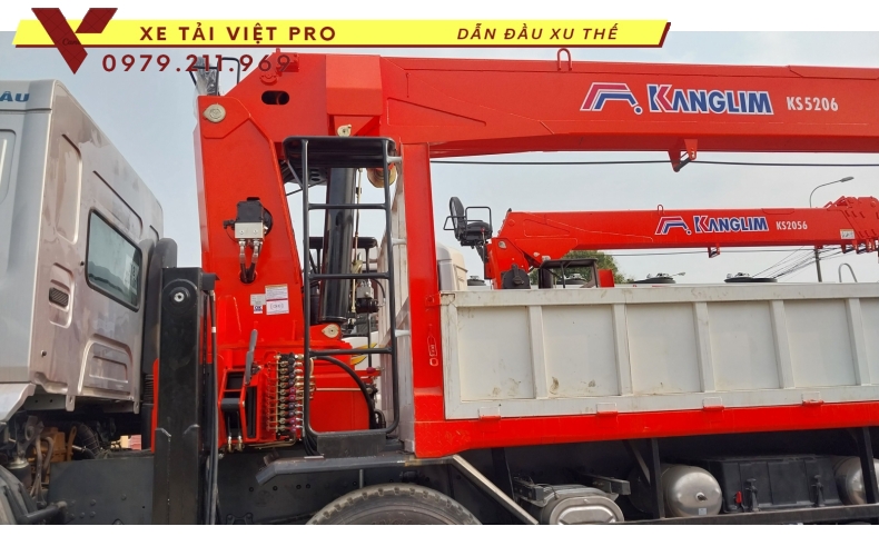 Xe tải Chenglong 5 chân gắn cẩu Kanglim 15 tấn