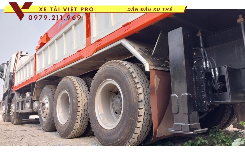 Xe tải Chenglong 5 chân gắn cẩu Kanglim 15 tấn