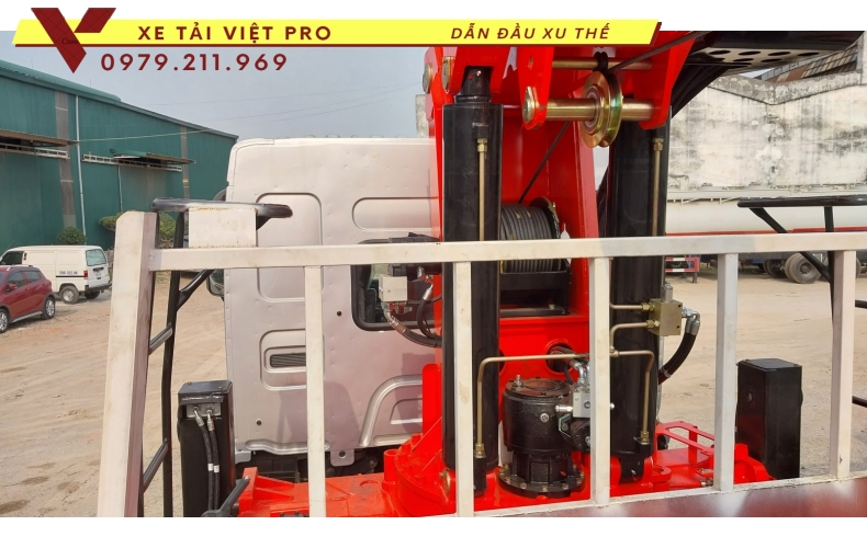 Xe tải Chenglong 5 chân gắn cẩu Kanglim 15 tấn
