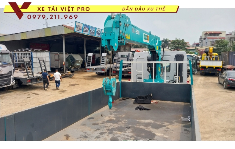 Chenglong M3 gắn cần cẩu Hyundai 5 tấn