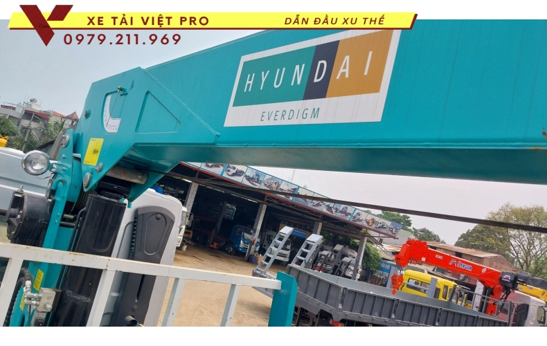 Chenglong M3 gắn cần cẩu Hyundai 5 tấn