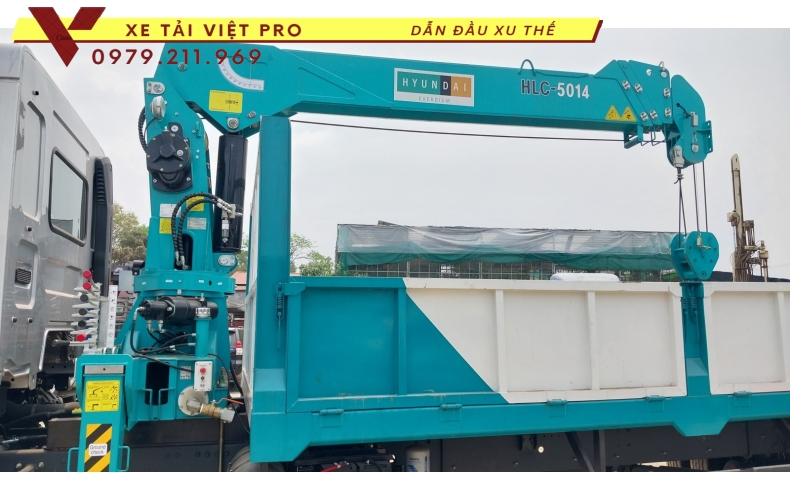Chenglong M3 gắn cần cẩu Hyundai 5 tấn