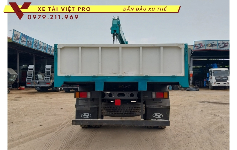 Chenglong M3 gắn cần cẩu Hyundai 5 tấn